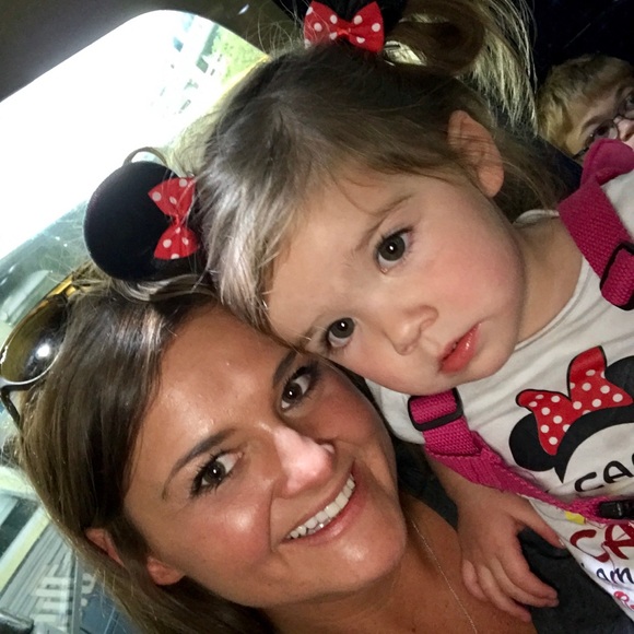 Meet your Posher, Caitlin - Picture 4 of 8